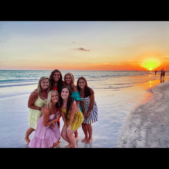 Meet your Posher, Courtney - Picture 3 of 4